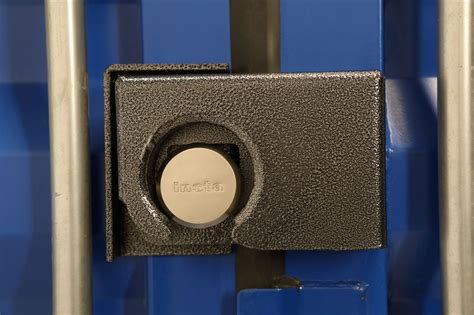 puck lock for shipping container